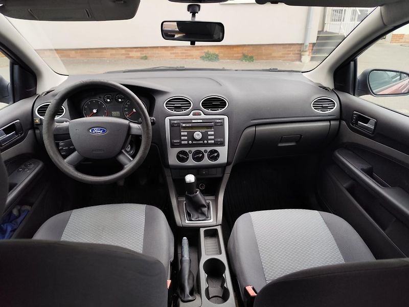 Ford Focus (2006) 1.6 74kW Trend - fotka 12 z 14