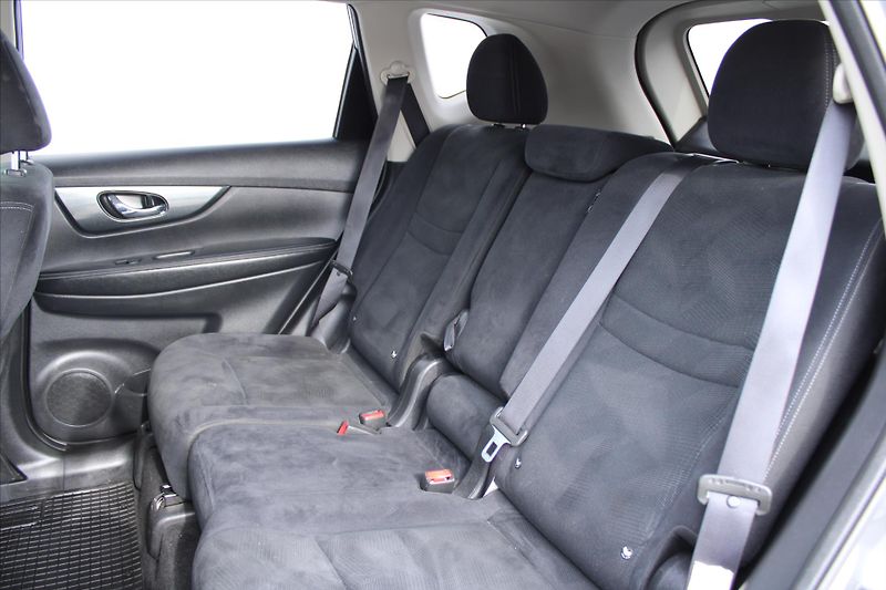 Nissan X-Trail 1.6 dCi 96kW 4x4 ACENTA - fotka 10 z 26