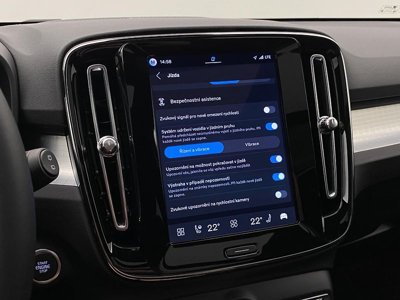 Volvo XC40 (2026) B3 AUT DARK ULTRA  - fotka 45 z 60