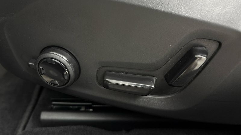 Volvo V90 2.0 B4 AUT Momentum Pro - fotka 22 z 30