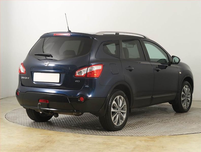 Nissan Qashqai (2012) 1.6 dCi, 4X4, 7 míst, Navi - fotka 5 z 24