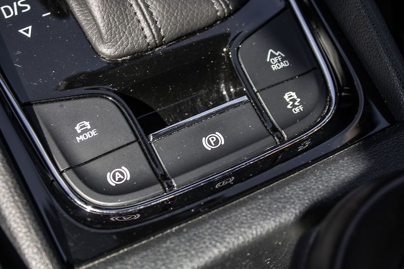 Škoda Karoq 2.0 TDi DSG 4x4 Style Plus Web - fotka 19 z 27