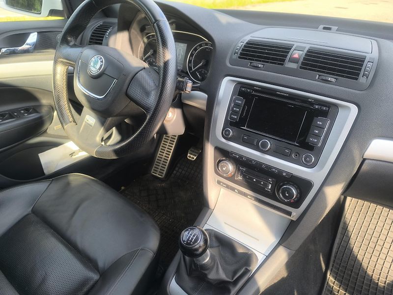 Škoda Octavia RS,KRÁSNÁ,100TKM,SERVISKA,1MAJ - fotka 12 z 30