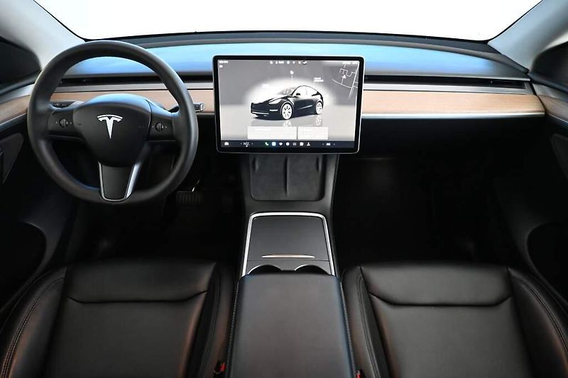 Tesla Model Y (2022) Long Range Dual Motor AWD 94% - fotka 12 z 44