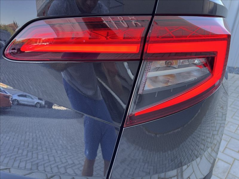 Škoda Karoq 1,5 TSI DSG SPORTLINE DPH ČR - fotka 16 z 50