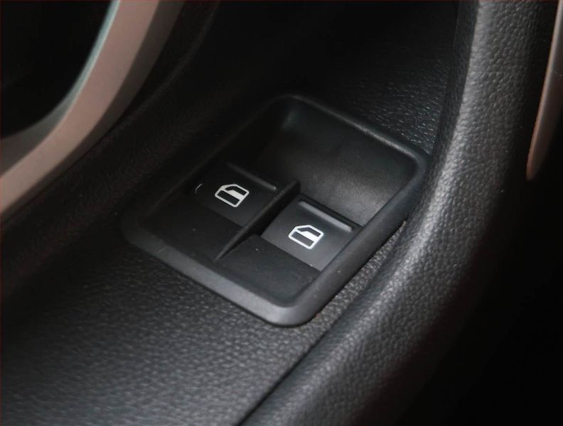 Škoda Fabia (2007) Sport 1.4 16V, nová STK - fotka 15 z 17