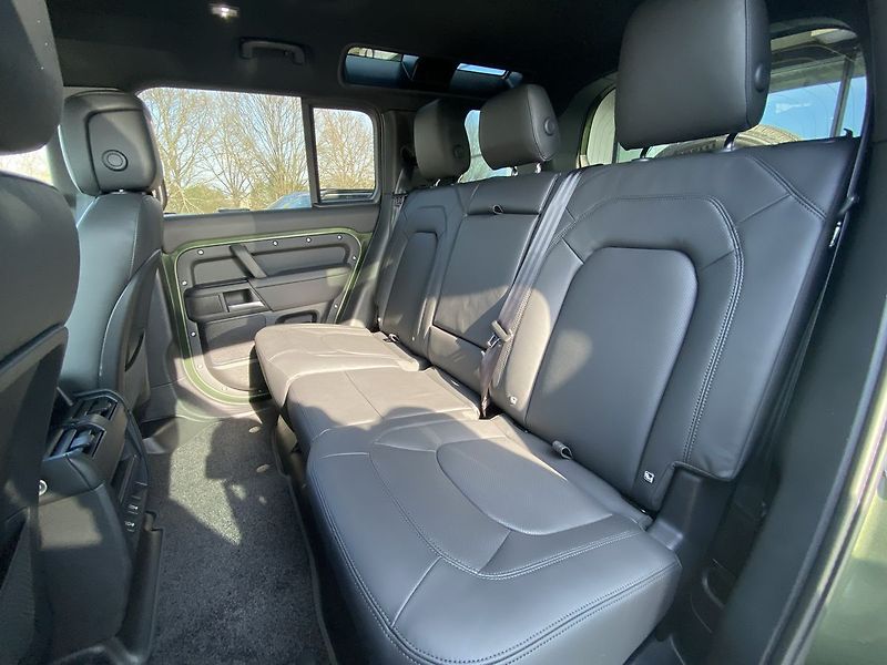 Land Rover Defender (2026) HSE X-Dynamic D350 110 - fotka 21 z 31