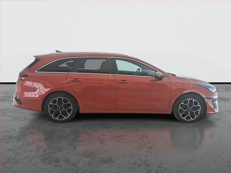 Kia Ceed (2023) GT Line 1.5 T-GDI - fotka 6 z 18
