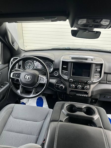 Dodge RAM (2021) 1500 BIG HORN 5.7 V8 HEMI 4x4 - fotka 30 z 31