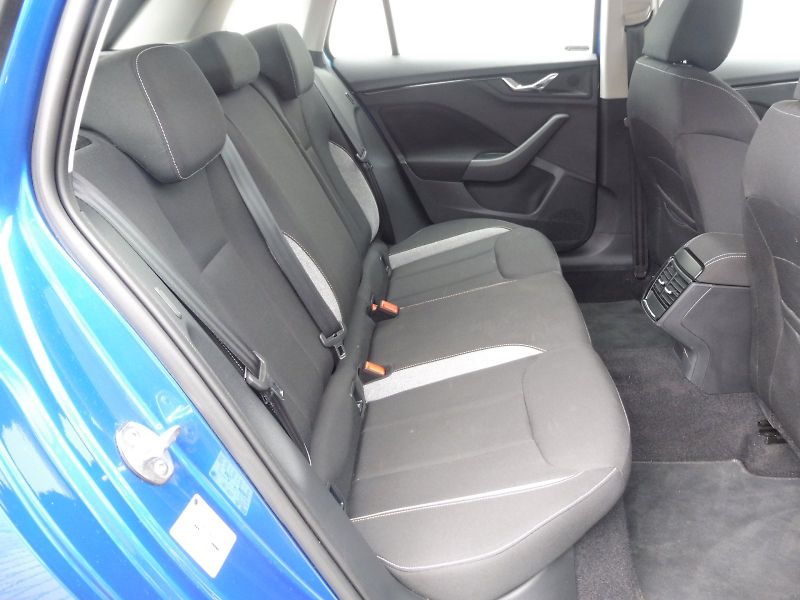 Škoda Kamiq (2025) Selection 1,0 TSI 85kW - fotka 19 z 26
