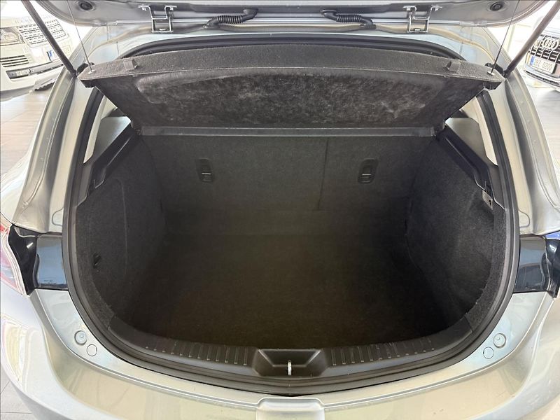 Mazda 3 1,6   77kW,SENZORY - fotka 21 z 21