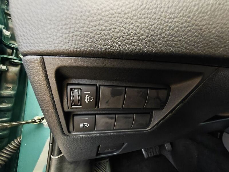 Toyota Yaris Cross 1.5 Hybrid ( 115k ) e-CVT 4x2 - fotka 22 z 33