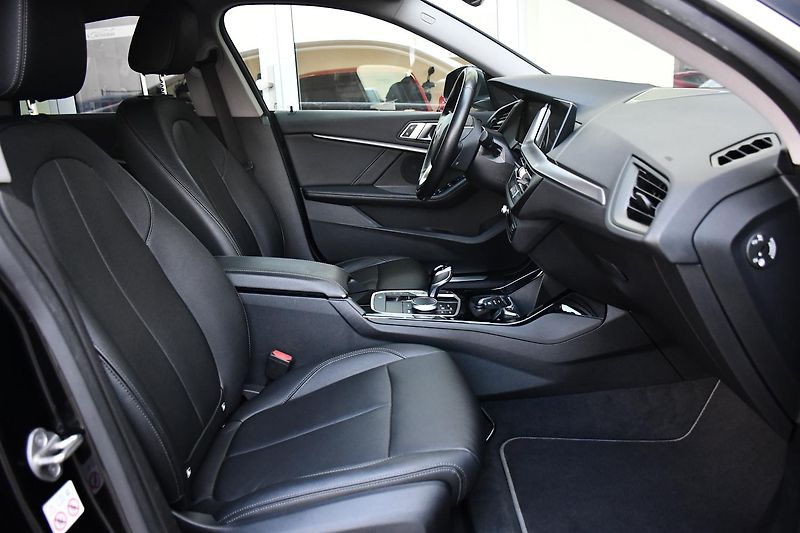 BMW Řada 2 218d TAŽNÉ HUD ČR 1M - fotka 17 z 41