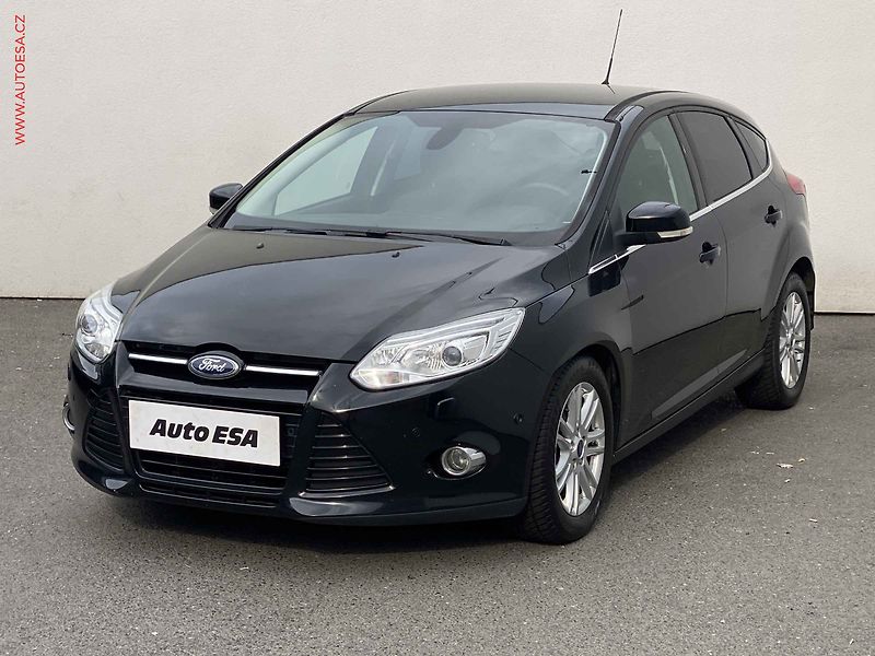 Ford Focus (2012) 1.6 TDCi, AC, xenon - fotka 3 z 17