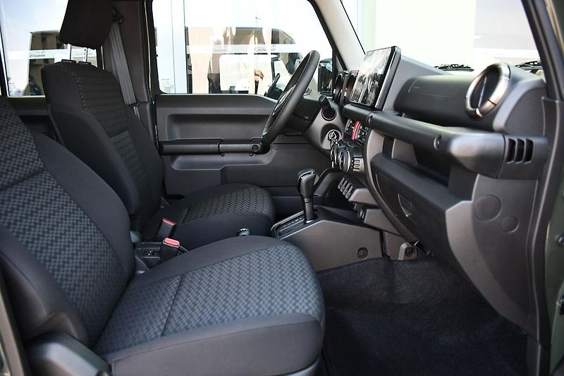 Suzuki Jimny 1,5 GLX AUTOMAT, 4X4 LONG - fotka 17 z 39