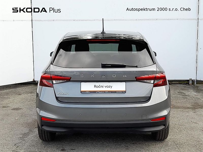 Škoda Fabia Top Selection 1.0 TSI 85kW 6MP - fotka 9 z 20