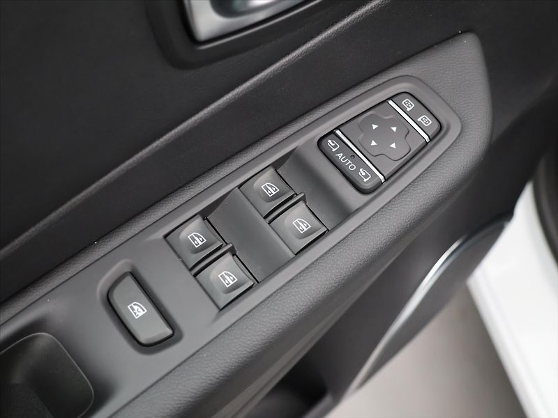 Renault Captur 1,3 TCe 96kW Intens LED Navi - fotka 15 z 34