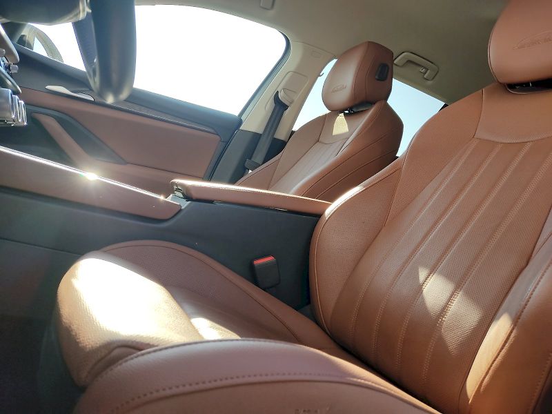 Škoda Superb (2025) Combi L&K 1,5 Tsi 110 Kw DSG - fotka 27 z 43