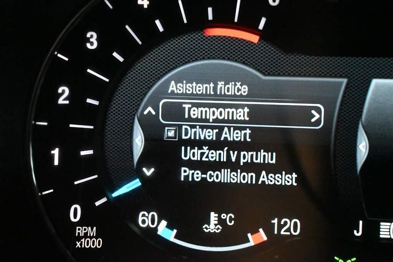 Ford Mondeo (2022) 2.0 140 KW LED SONY ACC 8AT EC - fotka 33 z 41
