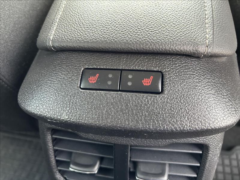 Ford Mondeo 1,5 EcoBoost 121kW Titanium - fotka 19 z 34