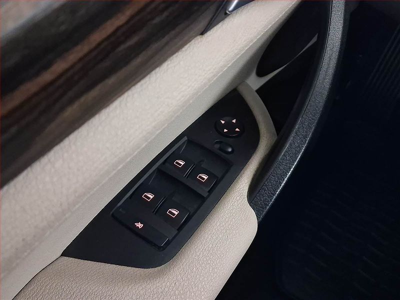 BMW X1 (2012) M Sport xDrive20d, 4X4 - fotka 18 z 24