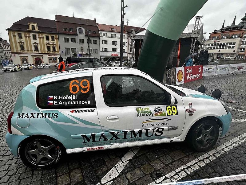 Tragédie, která se odehrála v rámci 58. ročníku Rallye Šumava, kdy po nehodě zemřela navigátorka Alena Krejčíková (41), nezasáhla jen příznivce rallye, ale její kamarády, jelikož byla na Klatovsku doma.