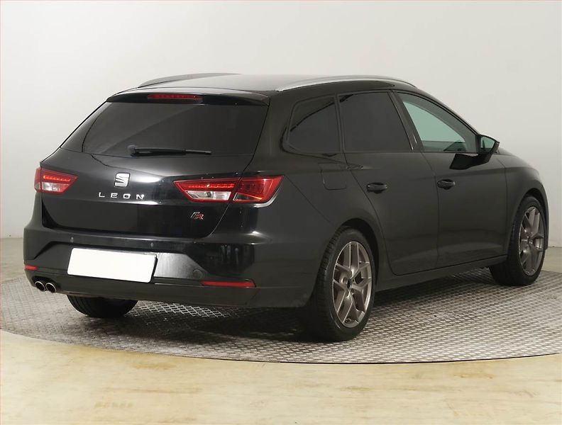 Seat Leon (2015) 2.0 TDI FR, Automat, Navi - fotka 5 z 19