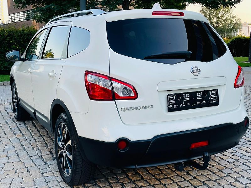 Nissan Qashqai 2.0i KAMERA TAŽNÉ SERVISKA 7M - fotka 18 z 45