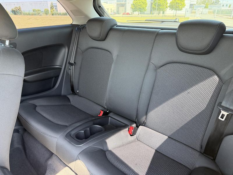 Audi A1 1.2 TFSI AC VÝHŘEVY SERVISKA - fotka 22 z 31