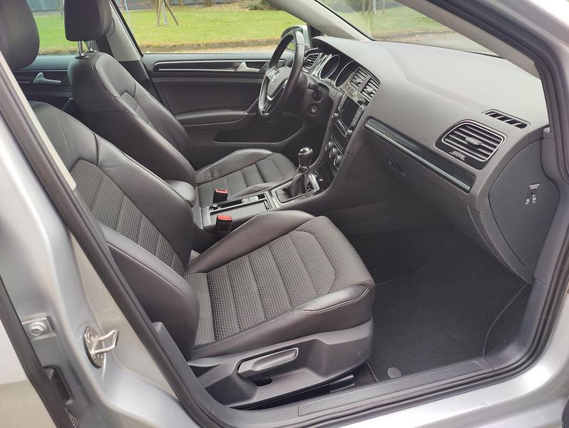 Volkswagen Golf 1,6 TDI Bluemotion /CEBIA - fotka 23 z 29