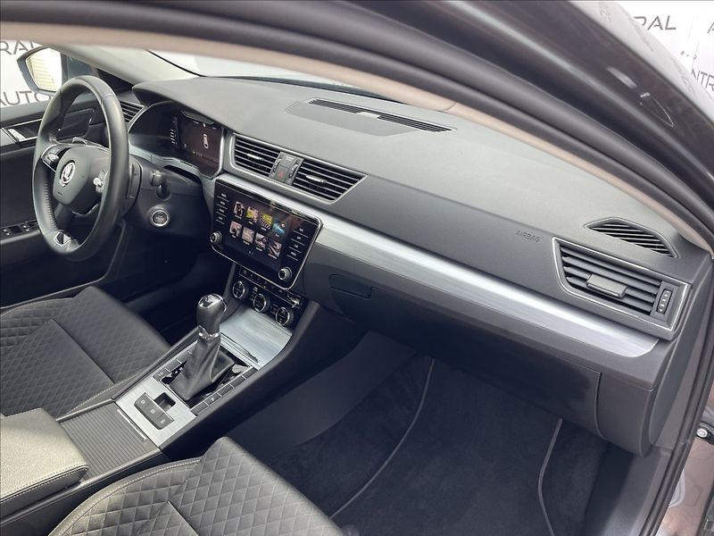 Škoda Superb 2,0 TDI DSG 110kw zachovalé,se - fotka 21 z 25