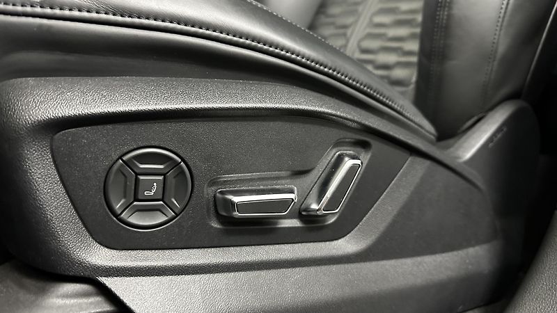 Audi RS Q8 TOP STAV / PLNÁ VÝBAVA  - fotka 37 z 54