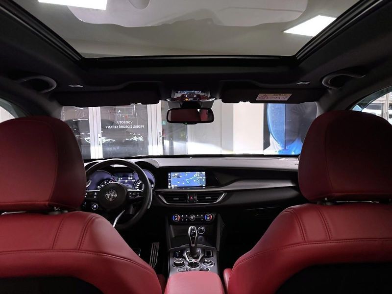 Alfa Romeo Stelvio (2023) 2.0T 280k AT8 ZF Q4 4x4 Veloce - fotka 19 z 22