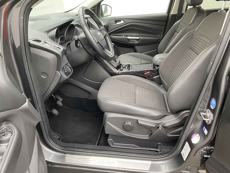 Ford Kuga (2018) 2.0 TDCi AWD, Titanium - fotka 9 z 19