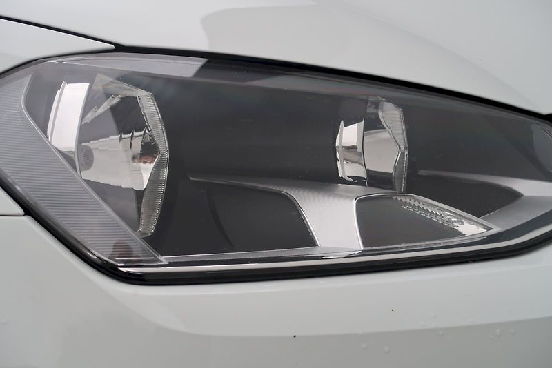Volkswagen Golf (2016) COMFORTLINE 1,2 TSI 81 kW DSG - fotka 11 z 29