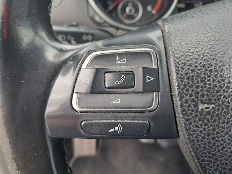 Volkswagen Golf (2011) 1.6TDI, Style - fotka 14 z 21