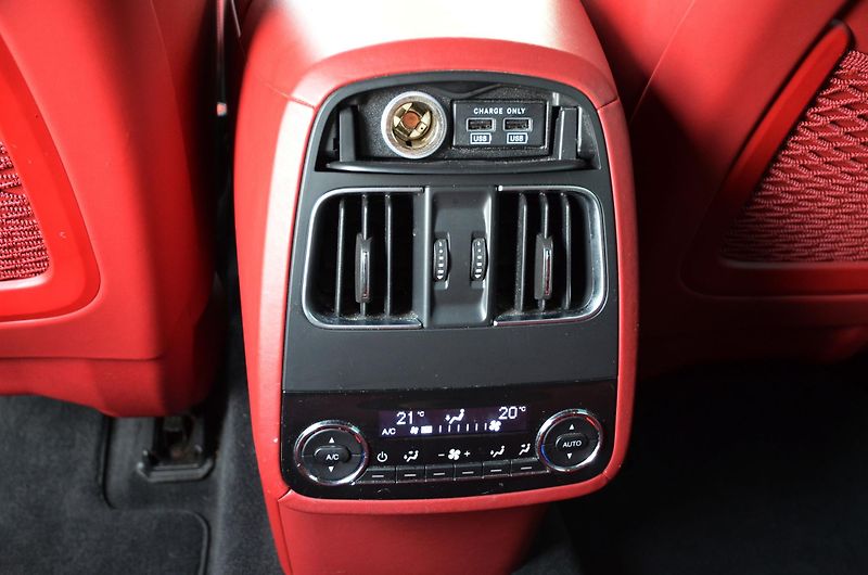 Maserati Levante (2018) 3.0 316kW SQ4 GranSport 106tkm - fotka 20 z 48