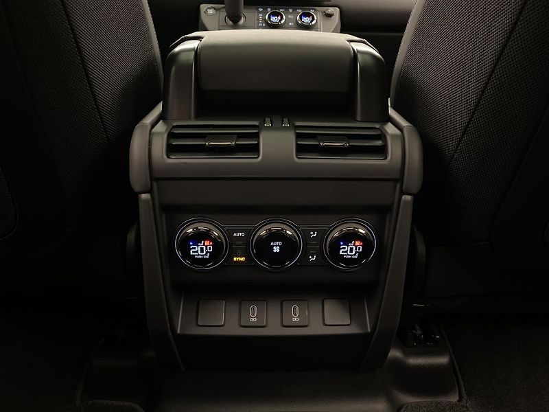Land Rover Defender (2026) OCTA BLACK AWD AUT - fotka 32 z 79