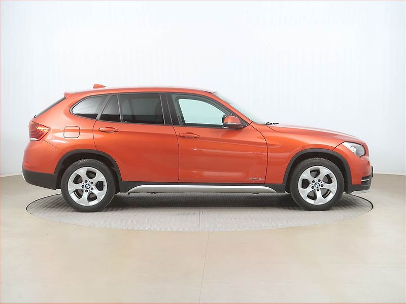 BMW X1 (2014) sDrive16d, Park. senzory - fotka 6 z 15