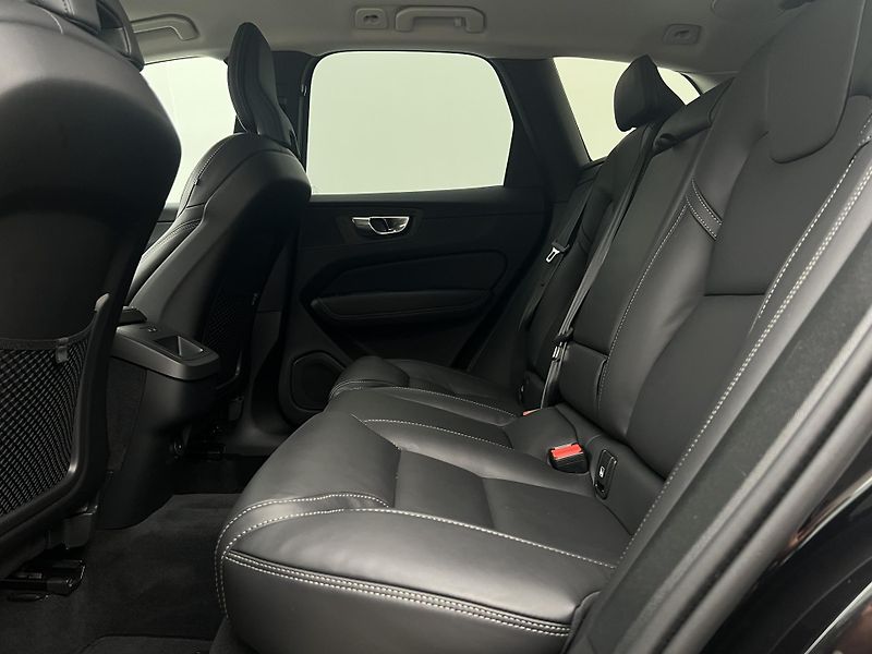 Volvo XC60 B5 AWD DARK PLUS AUT - fotka 6 z 45
