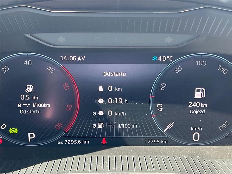Škoda Superb 2,0 TDi 147 kW 7DSG STYLE  III - fotka 18 z 32