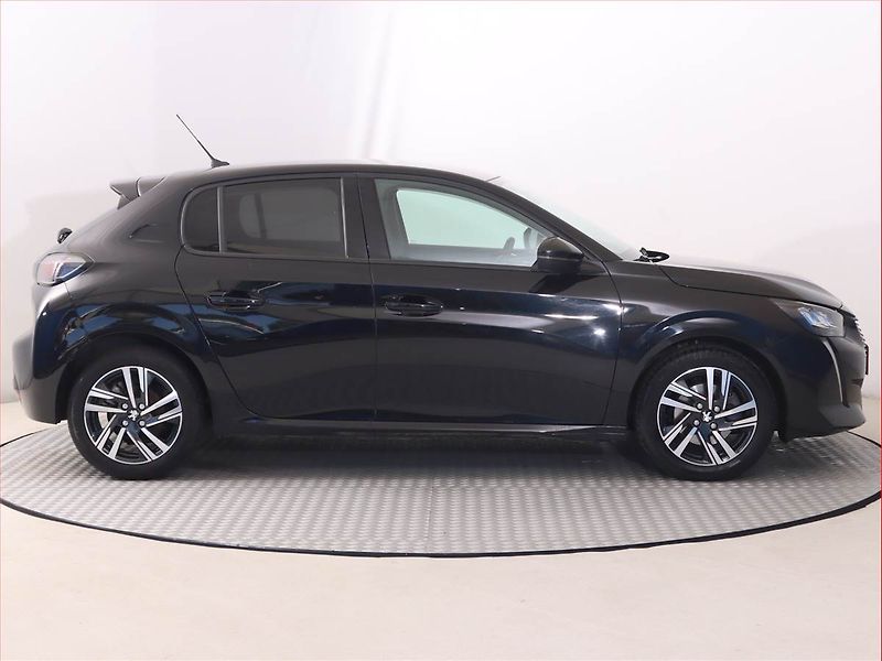 Peugeot 208 (2022) Allure 1.2 PureTech - fotka 6 z 21