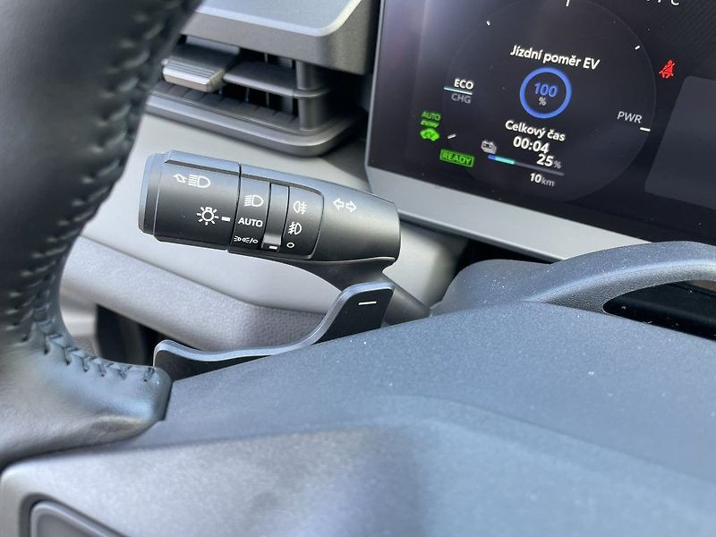 Toyota RAV4 2.5 Plug-in Hybrid 4x4 - fotka 23 z 32