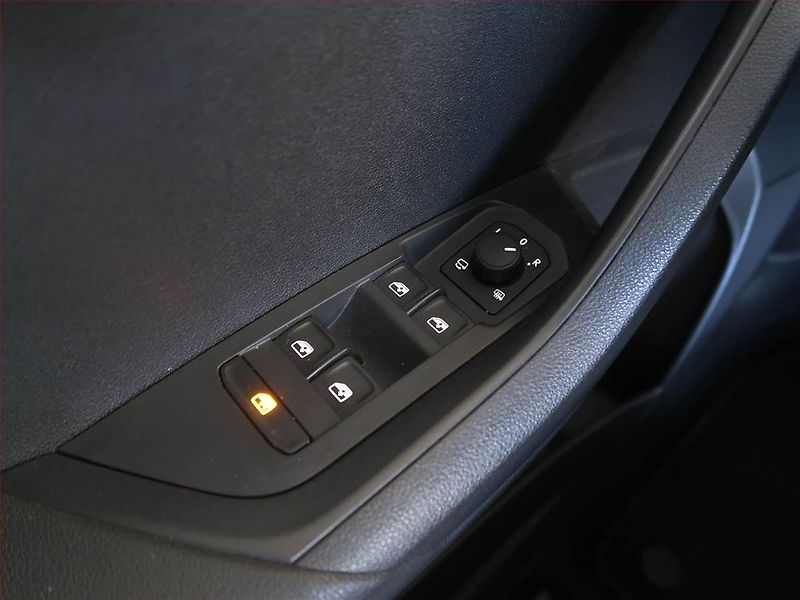 Škoda Karoq (2025) 2.0 TDI, Drive, FullLed - fotka 18 z 18