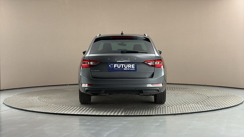 Škoda Superb 2.0 TDI DSG Style Combi - fotka 5 z 27