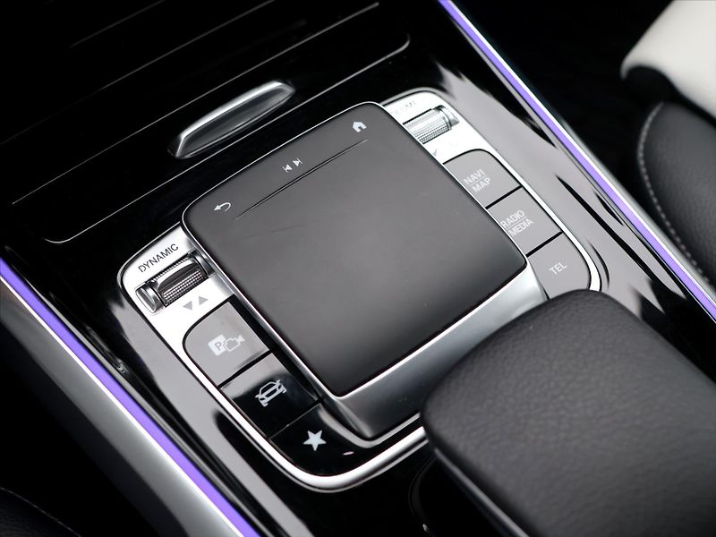 Mercedes-Benz GLB 2.0 200d 110kW AMG Line FULL L - fotka 27 z 35