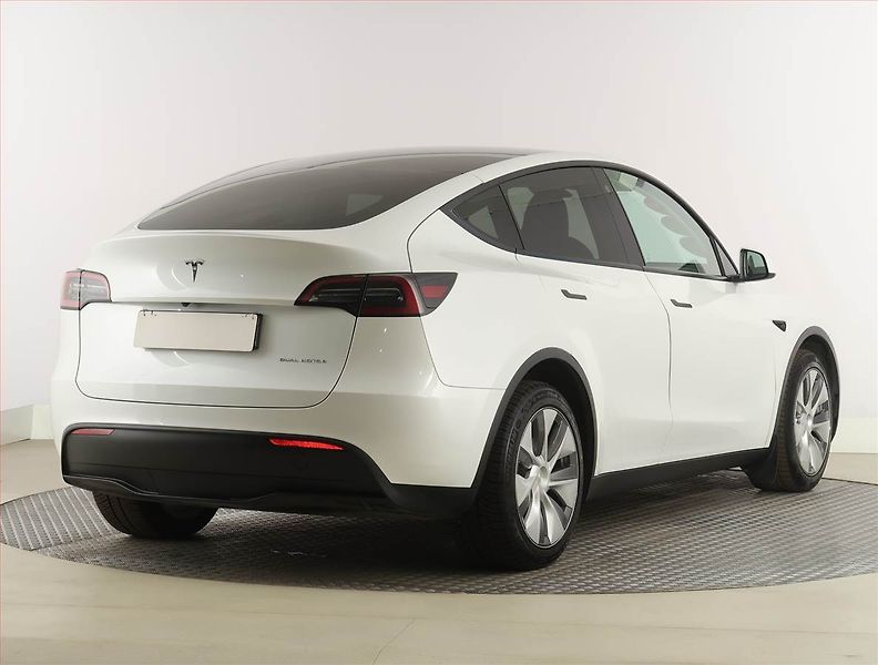 Tesla Model Y (2023) Long Range AWD 79kWh, SoH 93% - fotka 5 z 33