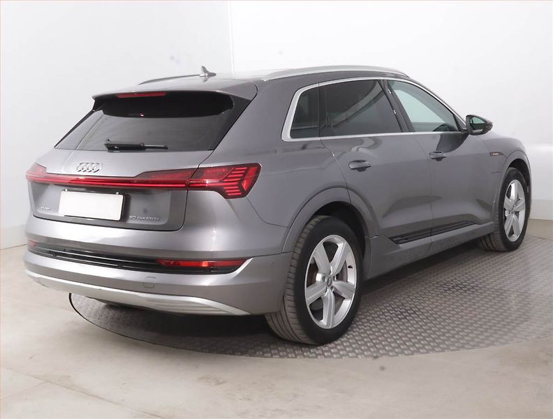 Audi e-tron (2019) 50 quattro, SoH 88% - fotka 5 z 21