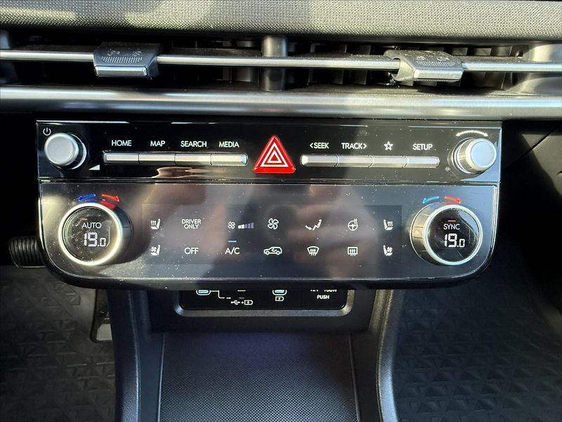 Hyundai Tucson 1,6 T-GDI PHEV 20 YEARS LUXURY - fotka 17 z 26