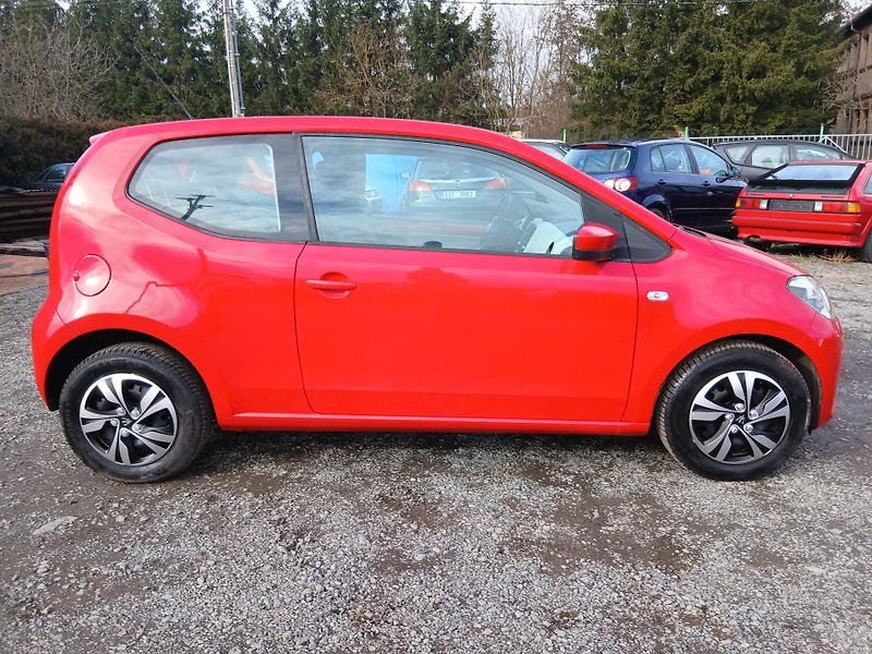 Volkswagen up! 1.0, 44 kW - fotka 8 z 33